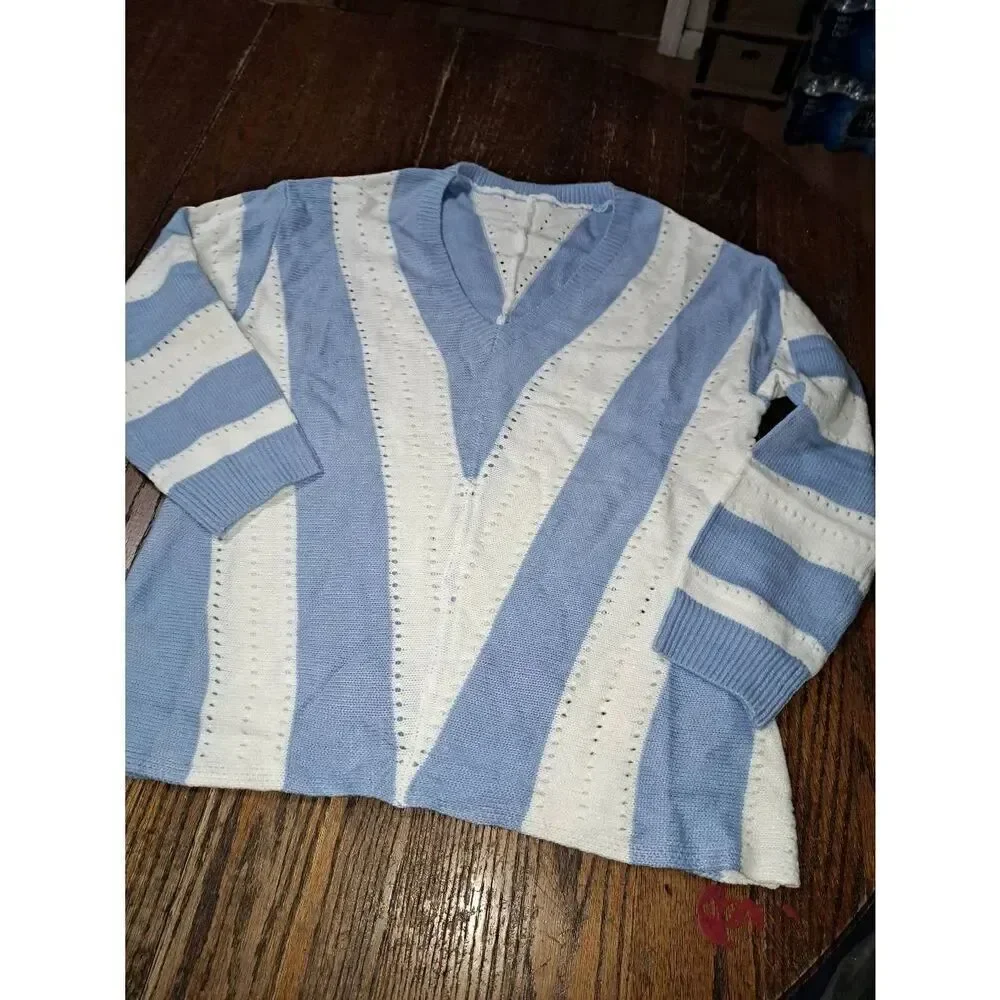 New Large Long Sleeve Pullover Blue White Knit VNeck Sweater Top Shirt NWOT
